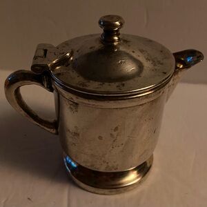 VINTAGE SMALL GRAND SILVER CO WEAR BRITE NICKEL SILVER CREAMER